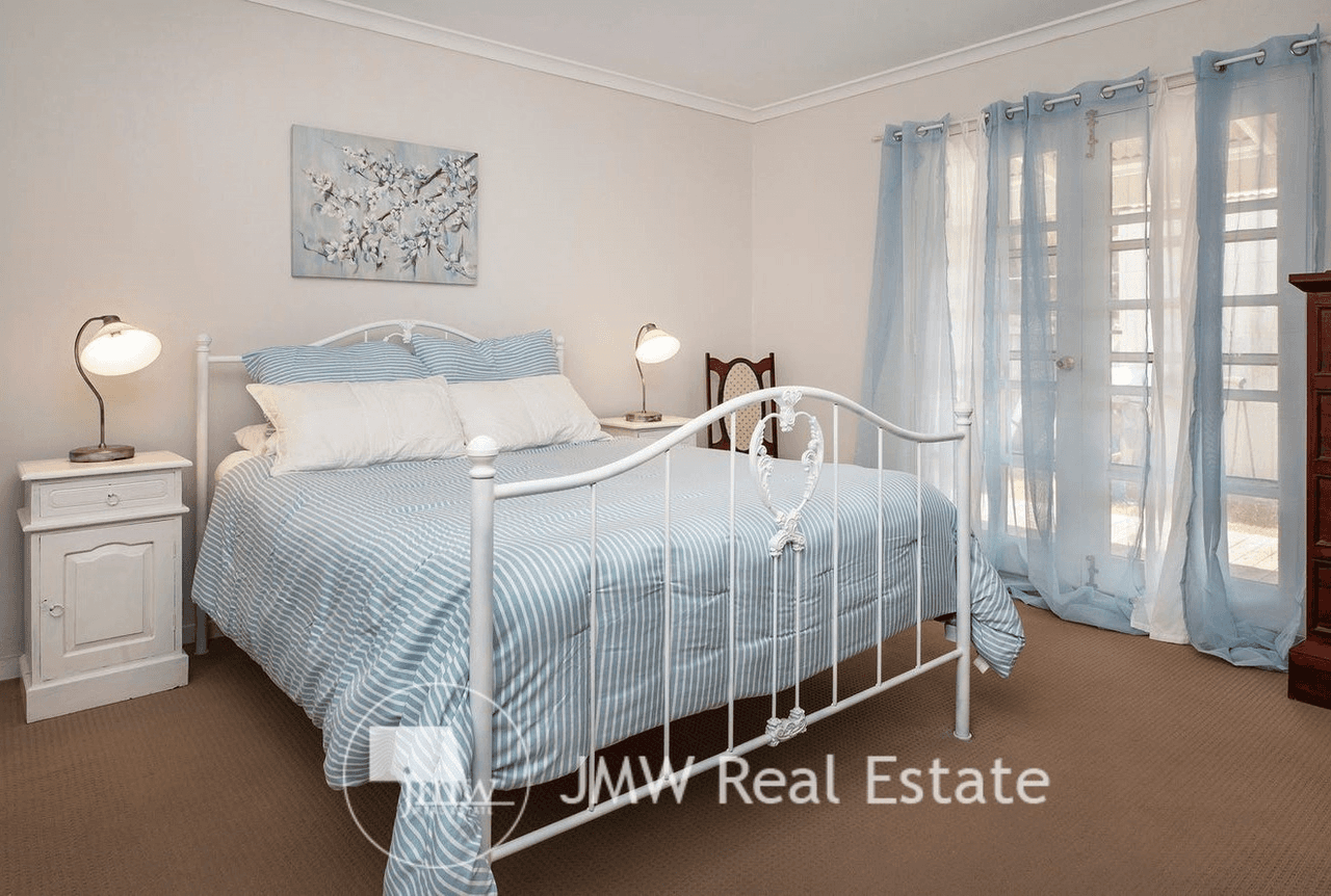 6 Brookland Loop, DUNSBOROUGH, WA 6281