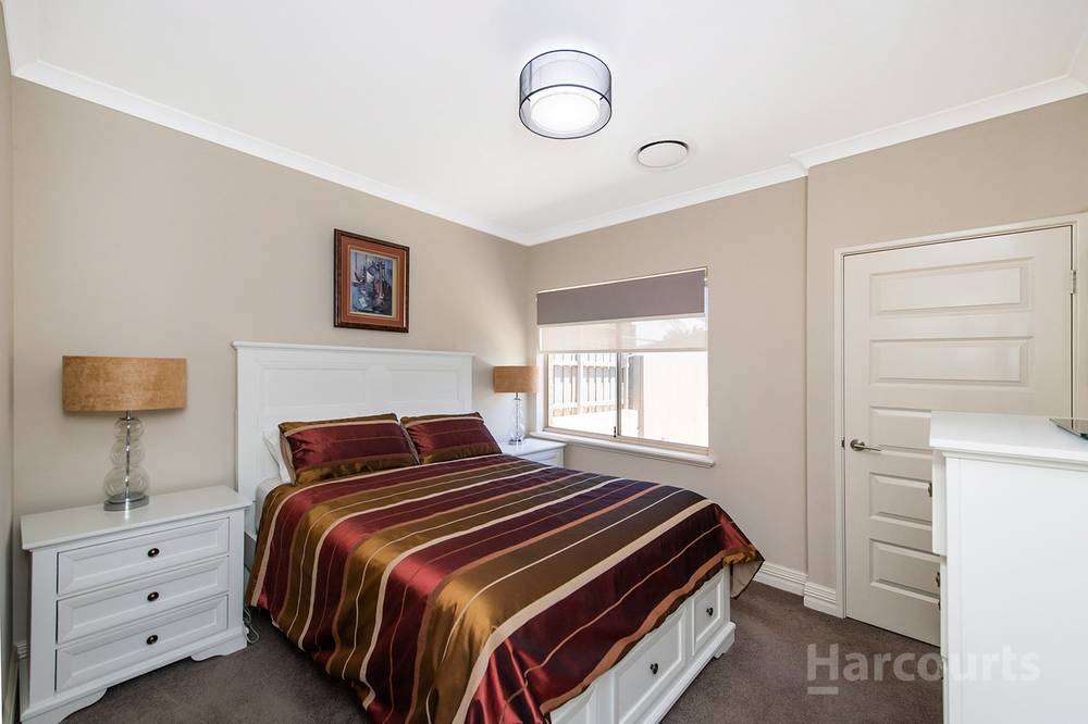 11 Jennerae Bend, HALLS HEAD, WA 6210