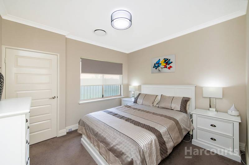 11 Jennerae Bend, HALLS HEAD, WA 6210