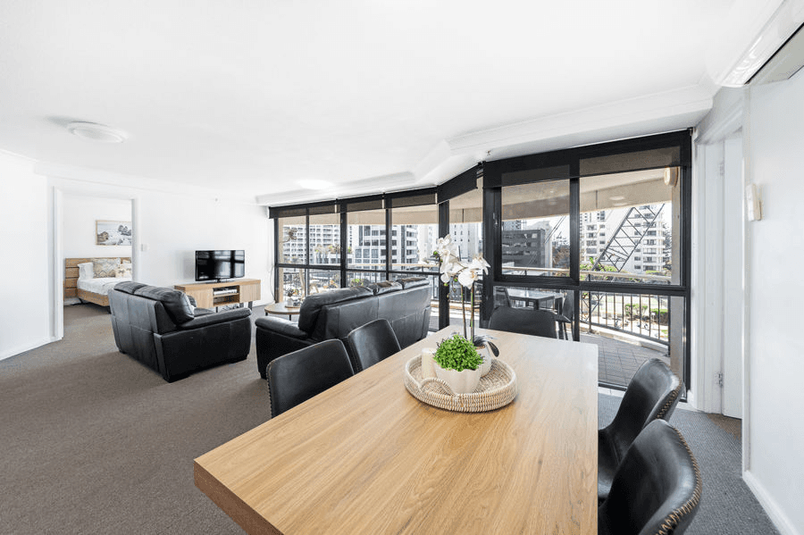 32/15 Victoria Avenue, BROADBEACH, QLD 4218