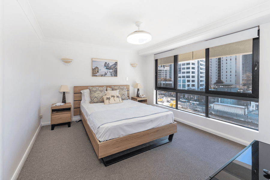 32/15 Victoria Avenue, BROADBEACH, QLD 4218