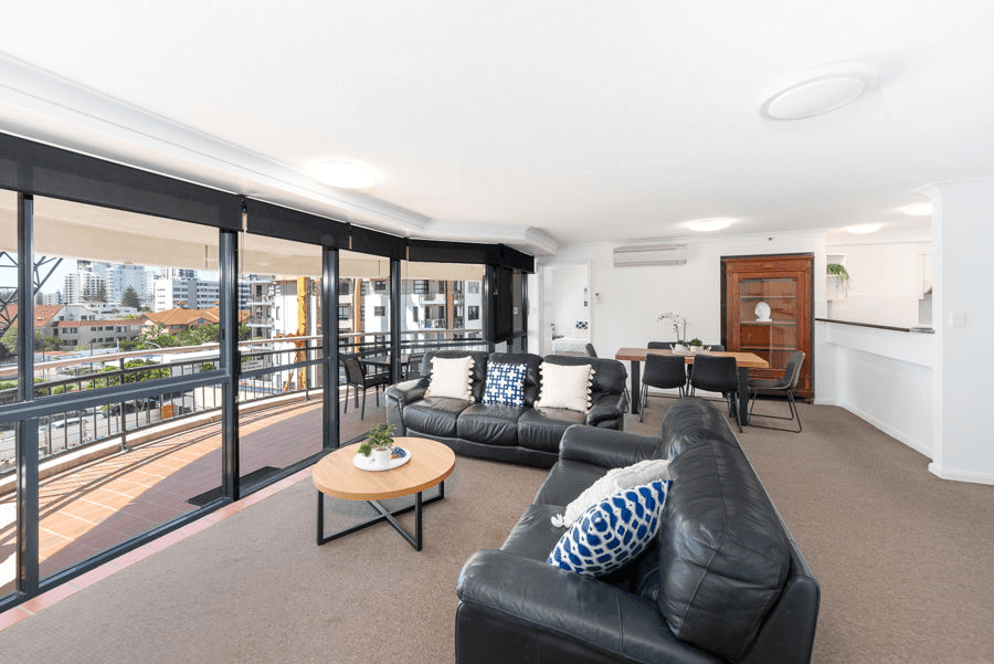 32/15 Victoria Avenue, BROADBEACH, QLD 4218