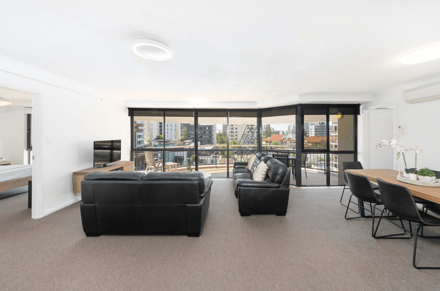 32/15 Victoria Avenue, BROADBEACH, QLD 4218