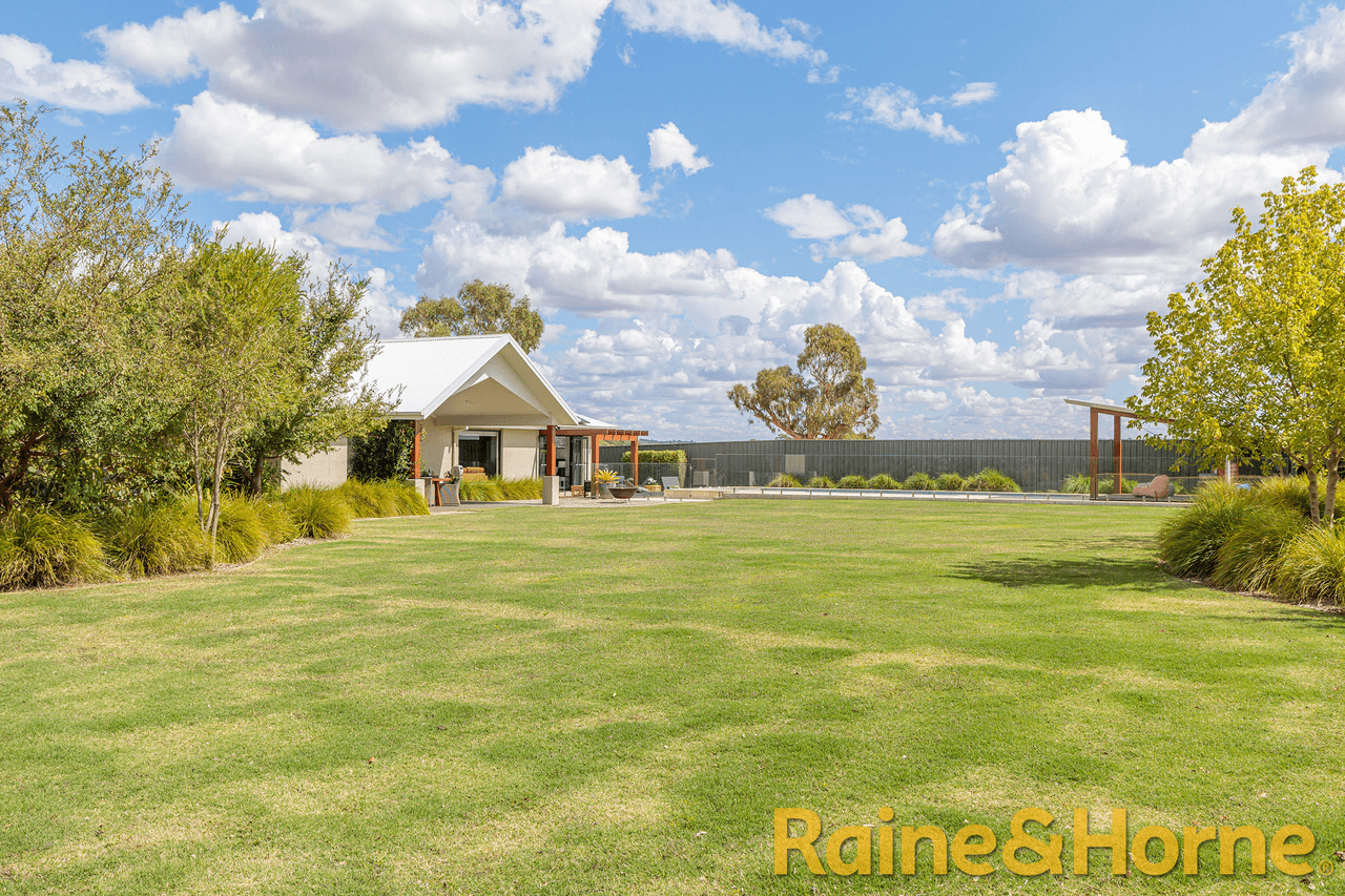 16 Crossroads Drive, DUBBO, NSW 2830