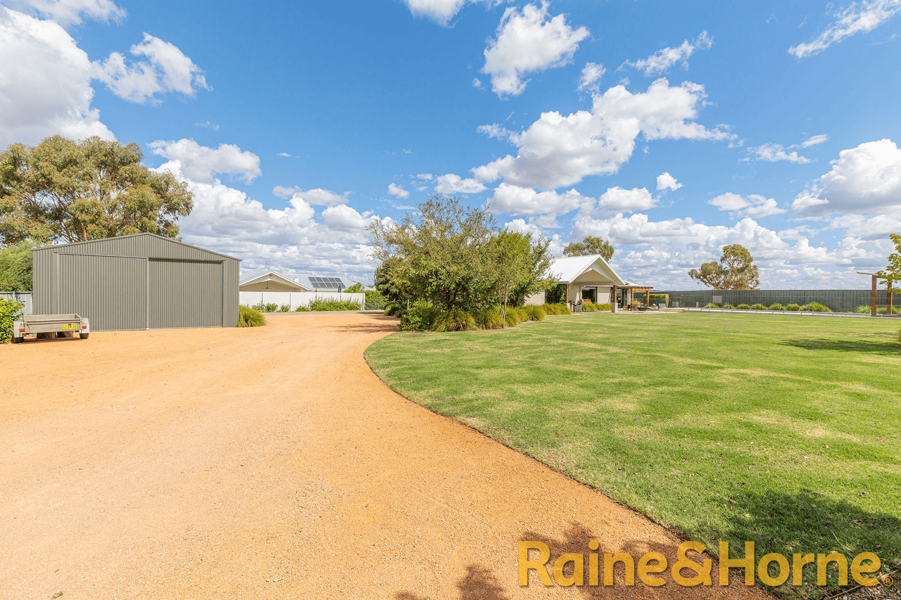 16 Crossroads Drive, DUBBO, NSW 2830