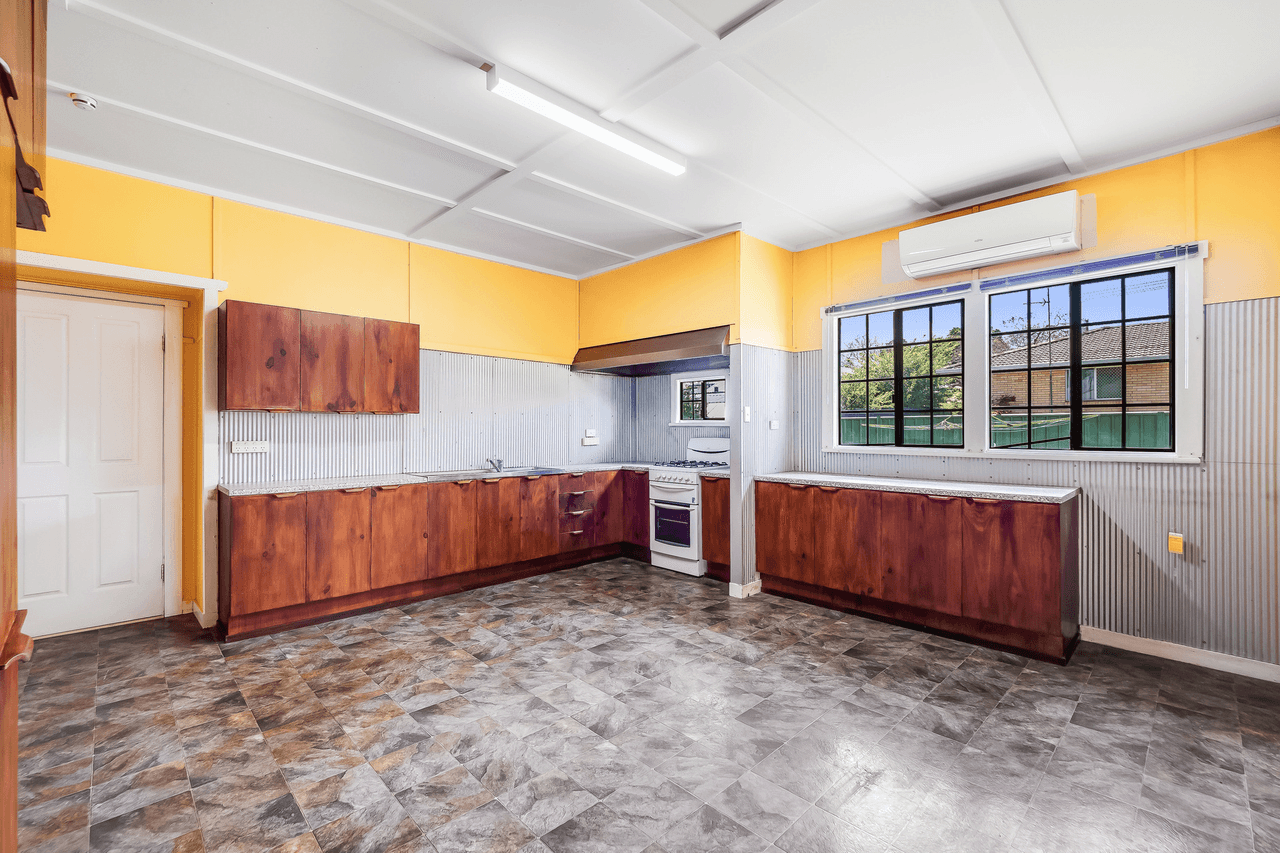 6 Loudon Street, SOUTH TOOWOOMBA, QLD 4350