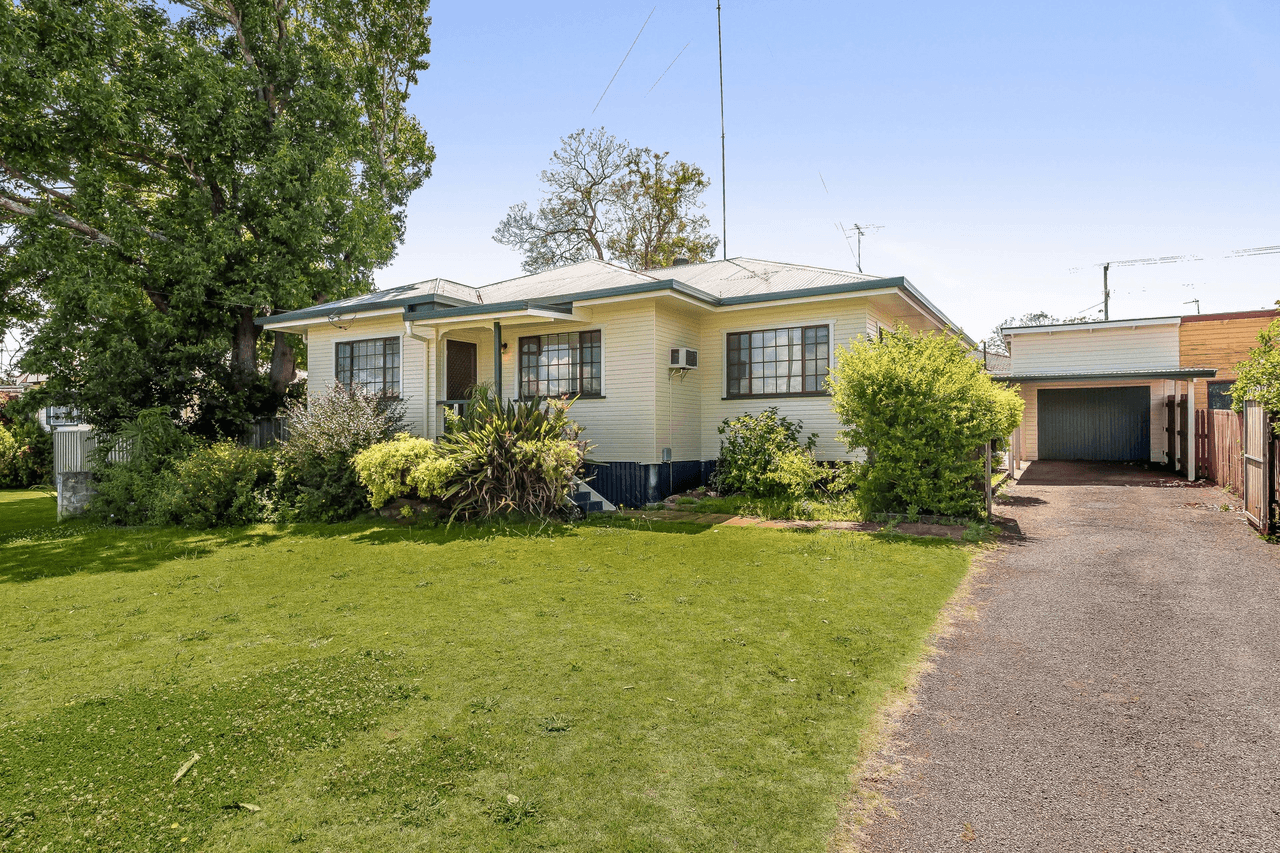 6 Loudon Street, SOUTH TOOWOOMBA, QLD 4350