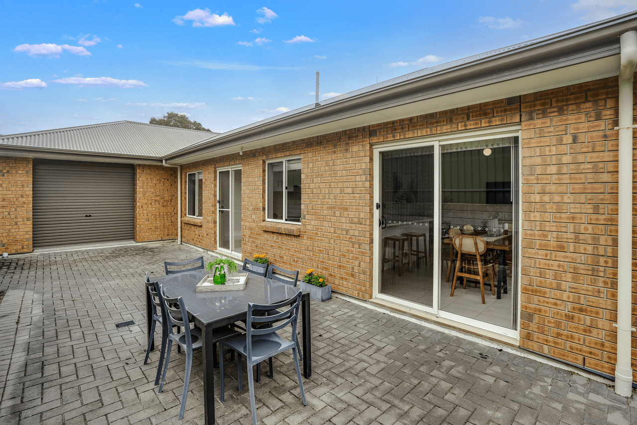 16 Scarlett Court, ENCOUNTER BAY, SA 5211