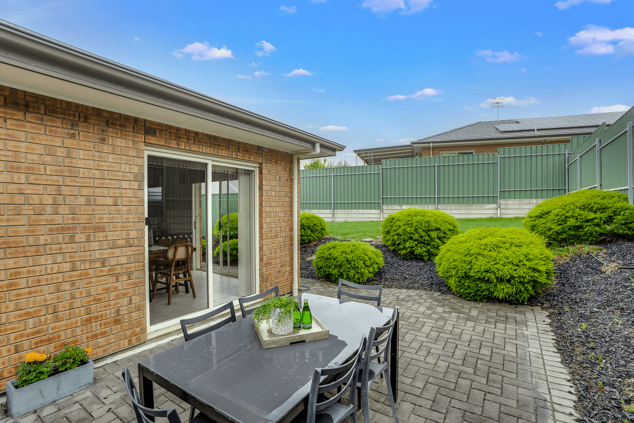 16 Scarlett Court, ENCOUNTER BAY, SA 5211