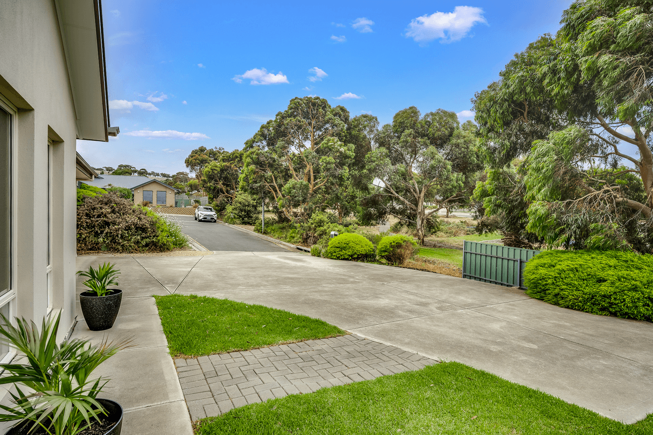 16 Scarlett Court, ENCOUNTER BAY, SA 5211