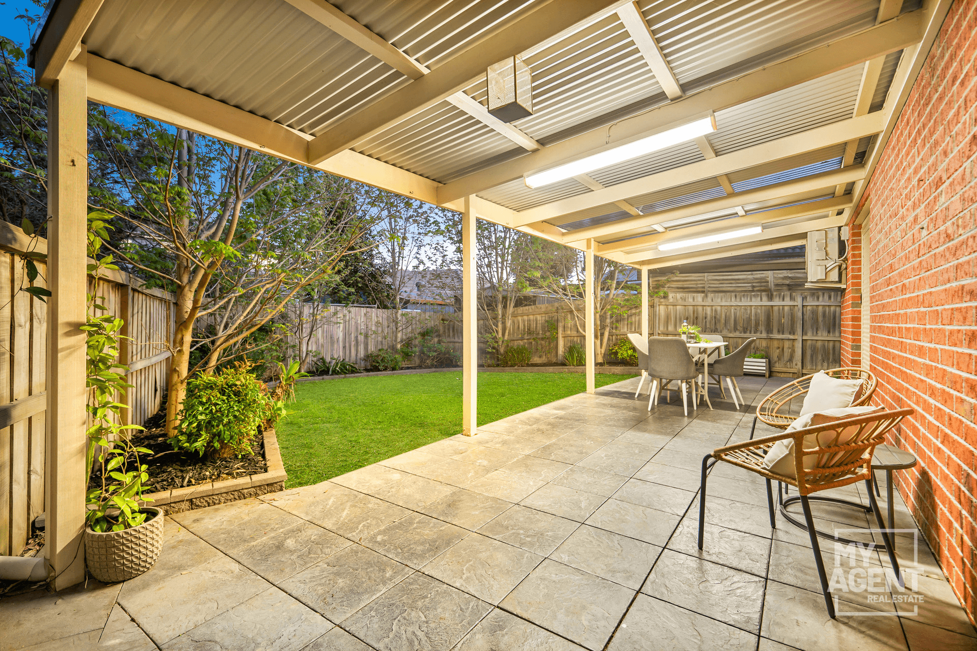 14 Kinkora Crescent, South Morang, VIC 3752