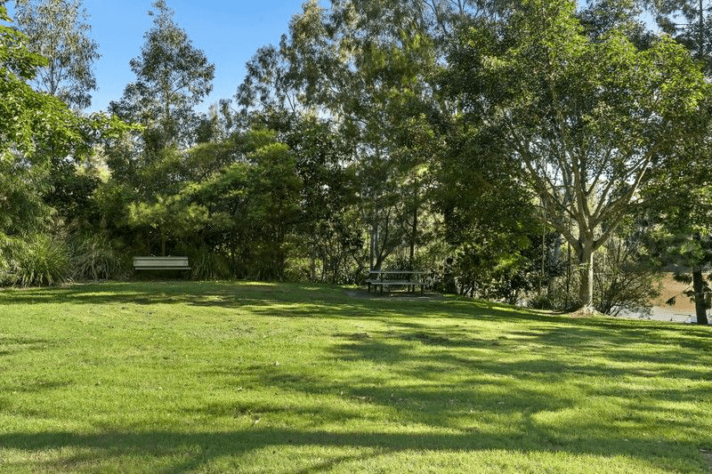 2 Devaney Lane, Corinda, QLD 4075