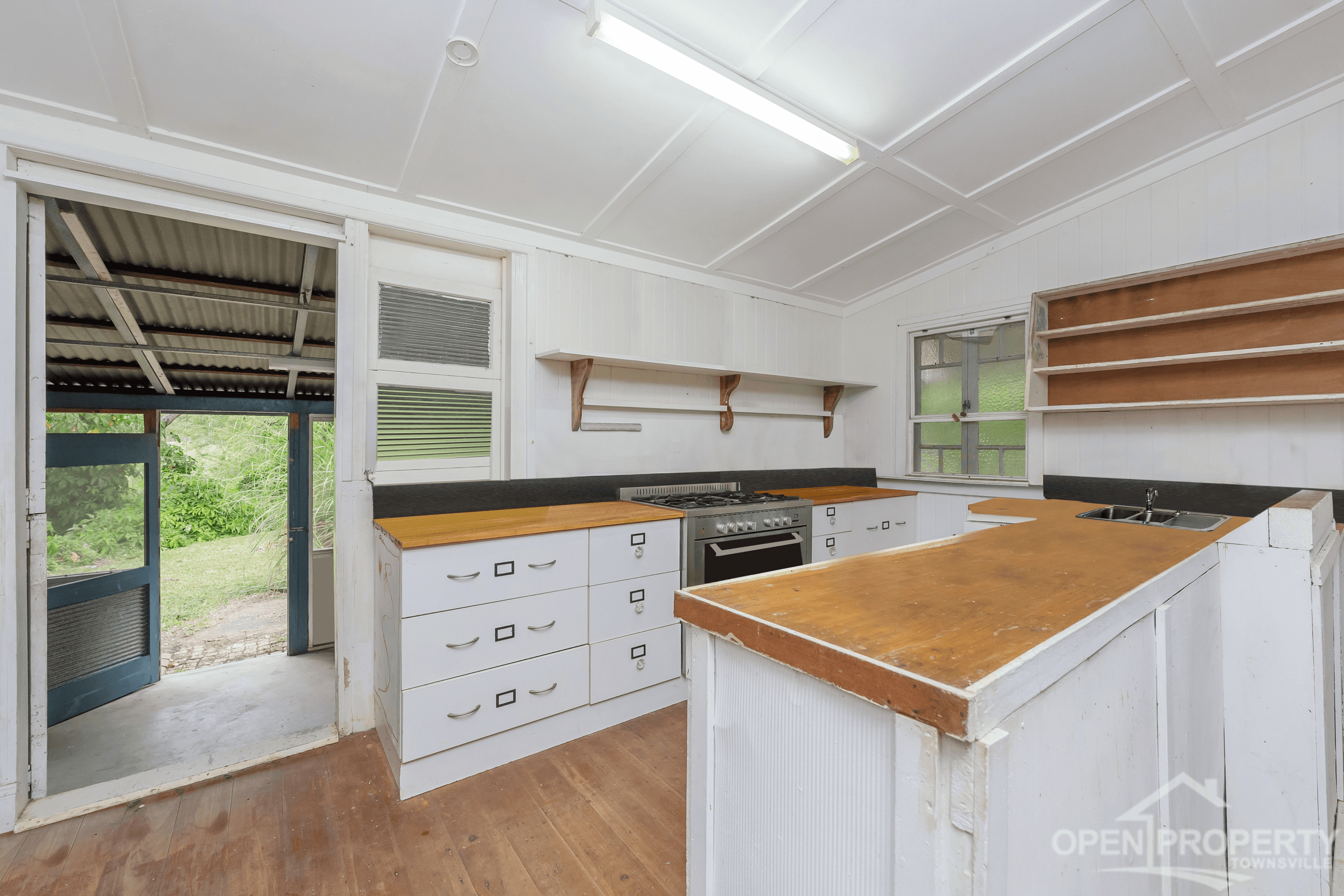 6 Grant Cres, Alice River, QLD 4817