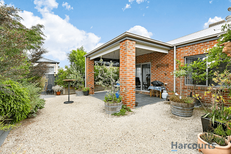 39 Scarlet Drive, LAKE GARDENS, VIC 3355