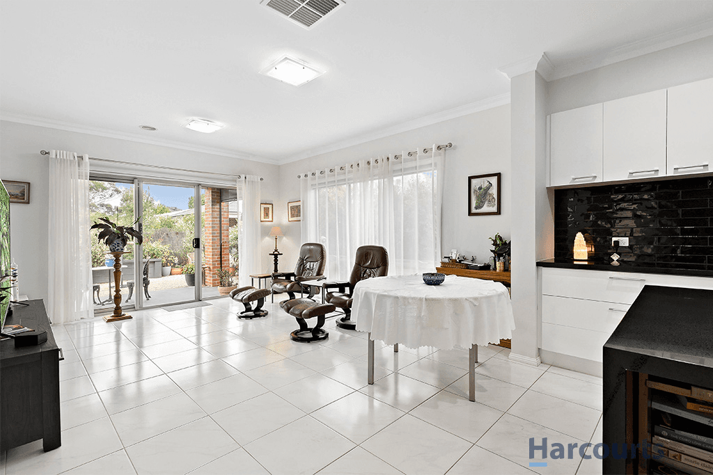 39 Scarlet Drive, LAKE GARDENS, VIC 3355