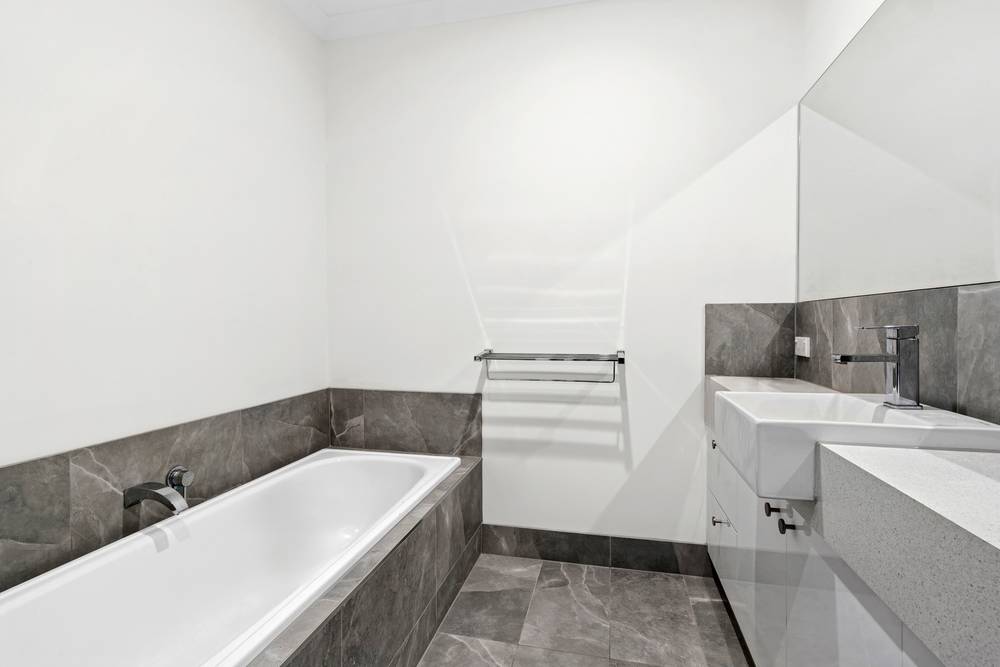 2/100-108 West Fyans Street, Newtown, VIC 3220