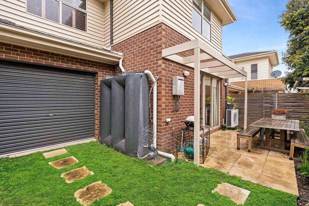 2/100-108 West Fyans Street, Newtown, VIC 3220