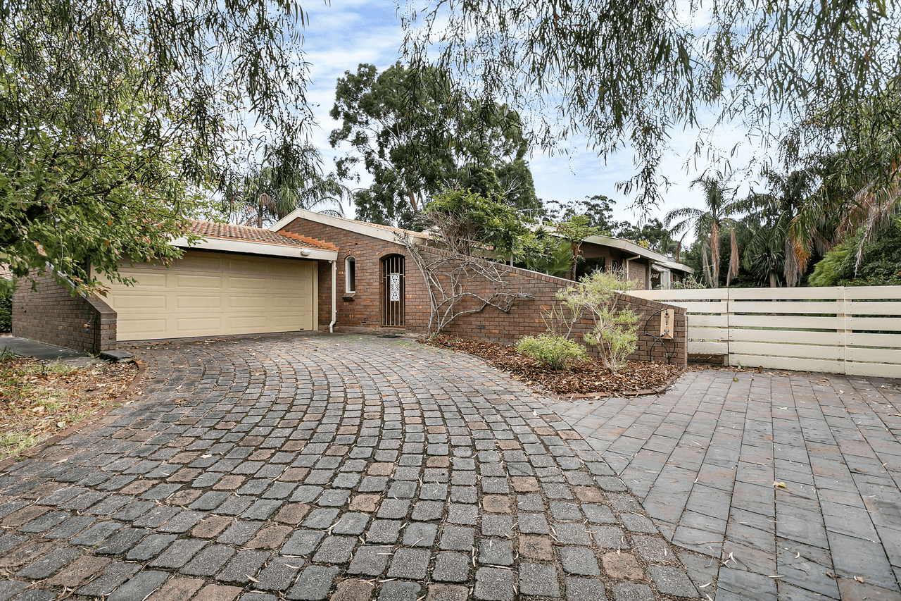 18 Lulworth Place, FLAGSTAFF HILL, SA 5159