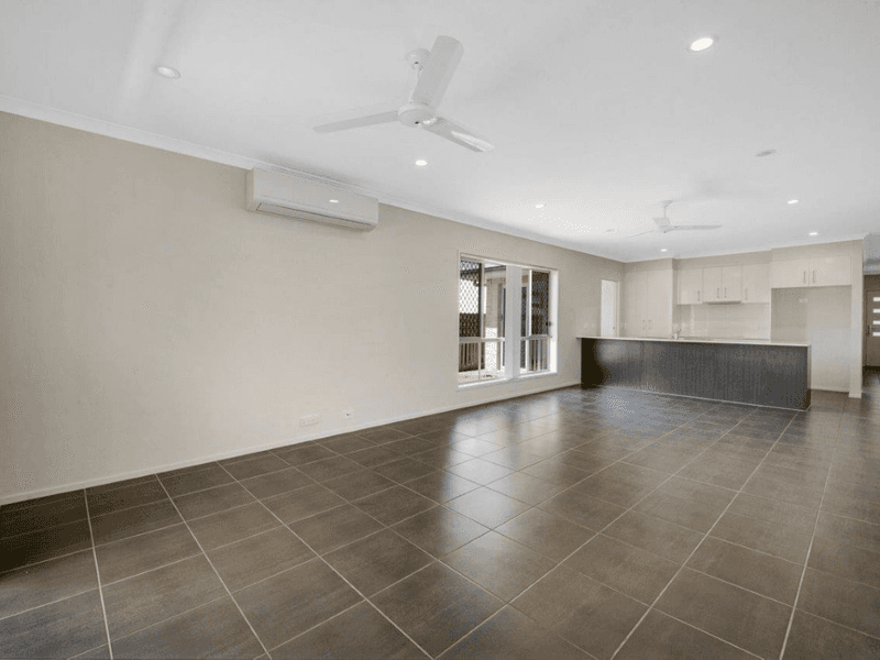 2 Wabby Street, BOYNE ISLAND, QLD 4680