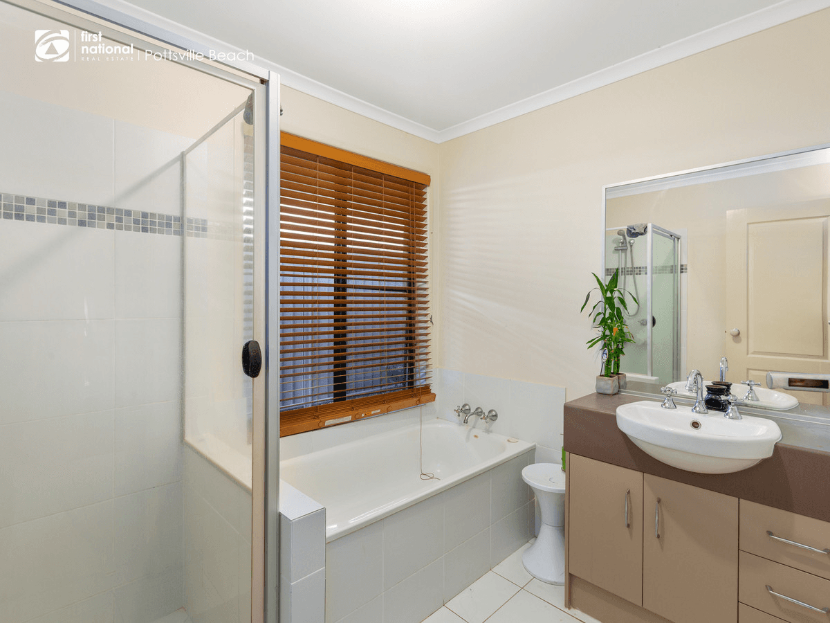 72 Newcastle Drive, Pottsville, NSW 2489