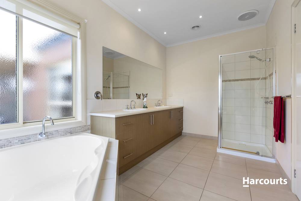 112 Rossack Drive, Waurn Ponds, VIC 3216