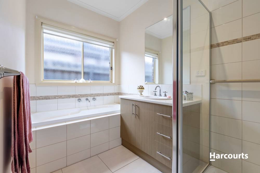 112 Rossack Drive, Waurn Ponds, VIC 3216