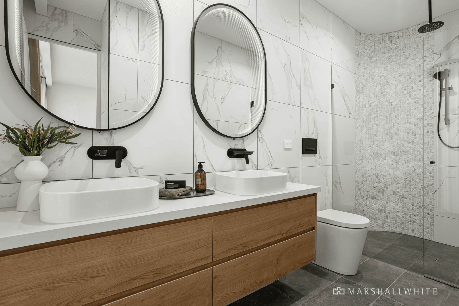 1/8A Westbourne Grove, Camberwell, VIC 3124