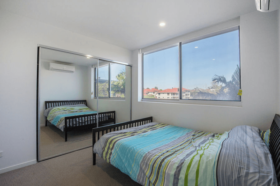 26 Spendelove Avenue, SOUTHPORT, QLD 4215