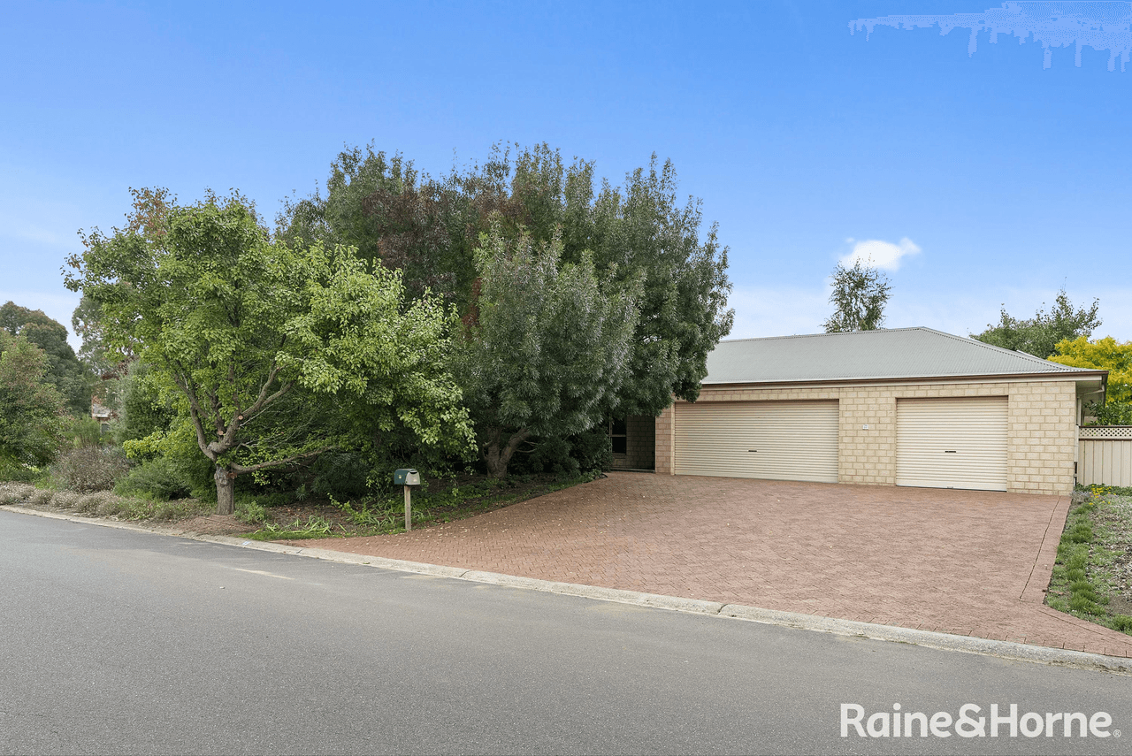 61 Skyline Drive, GISBORNE, VIC 3437