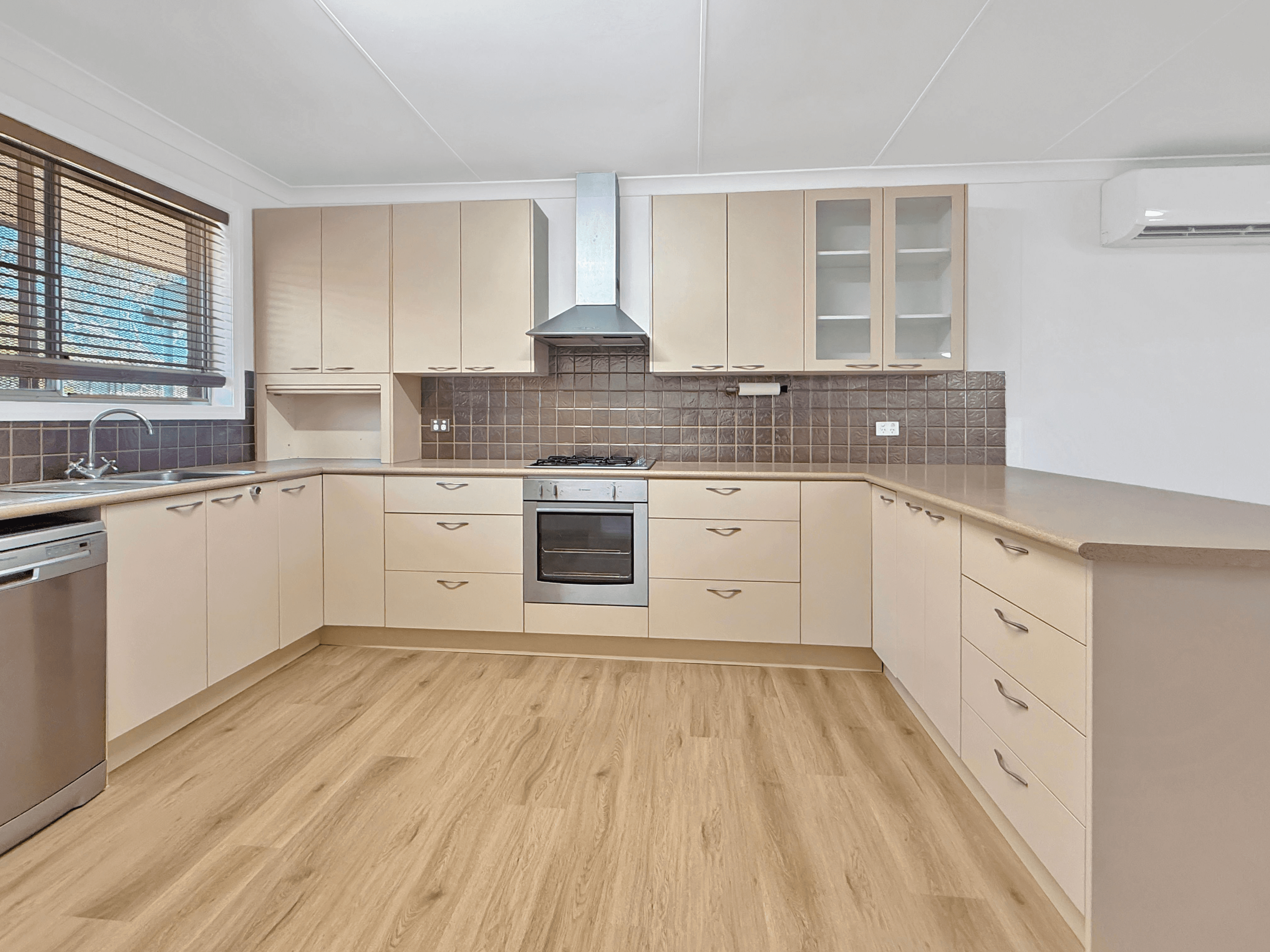 8 Flinders Crescent, Dampier, WA 6713