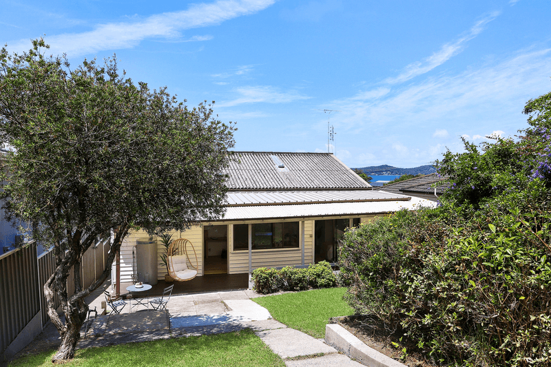 21 Nioka Avenue, POINT CLARE, NSW 2250