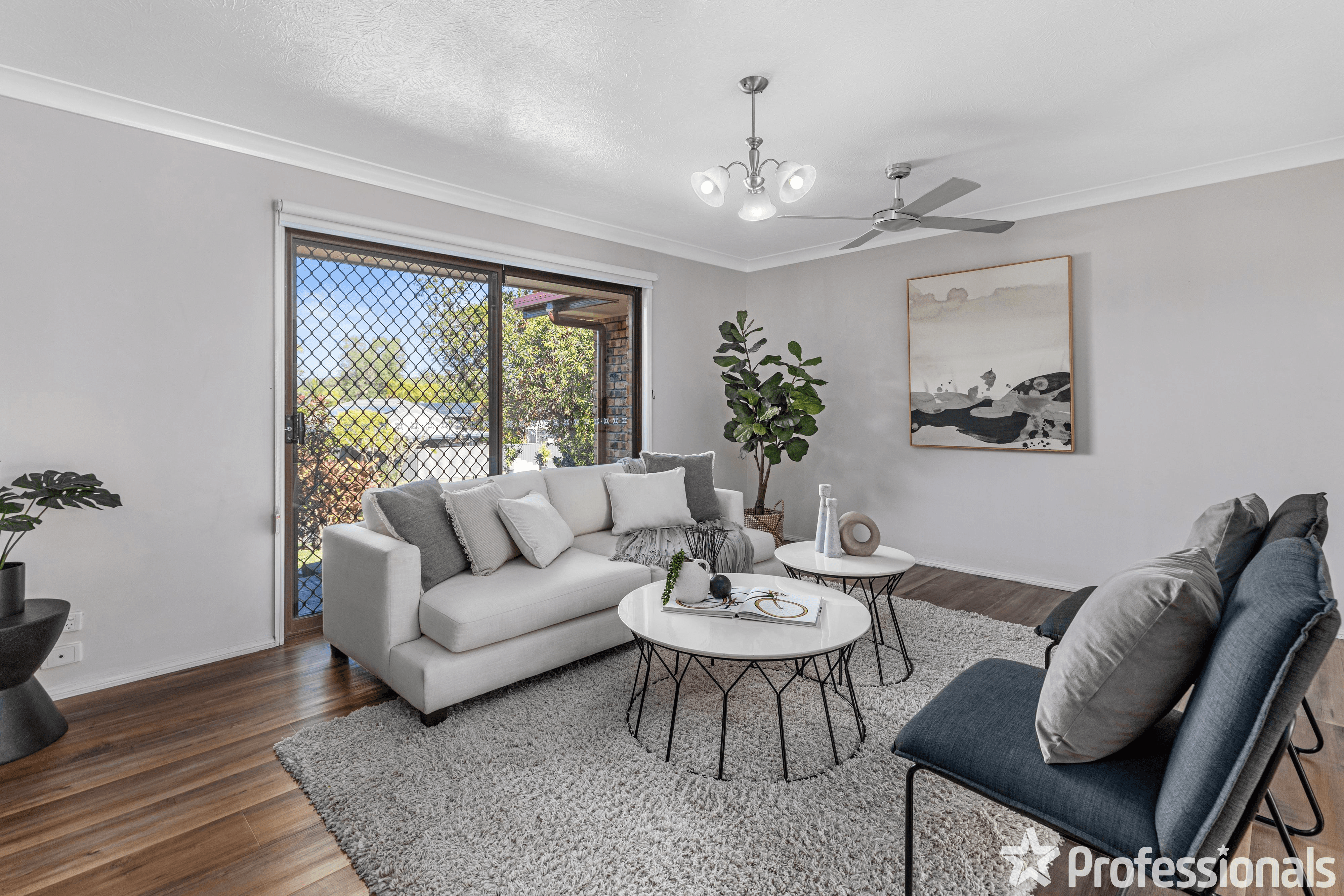 4 Rangeview Court, BURLEIGH WATERS, QLD 4220