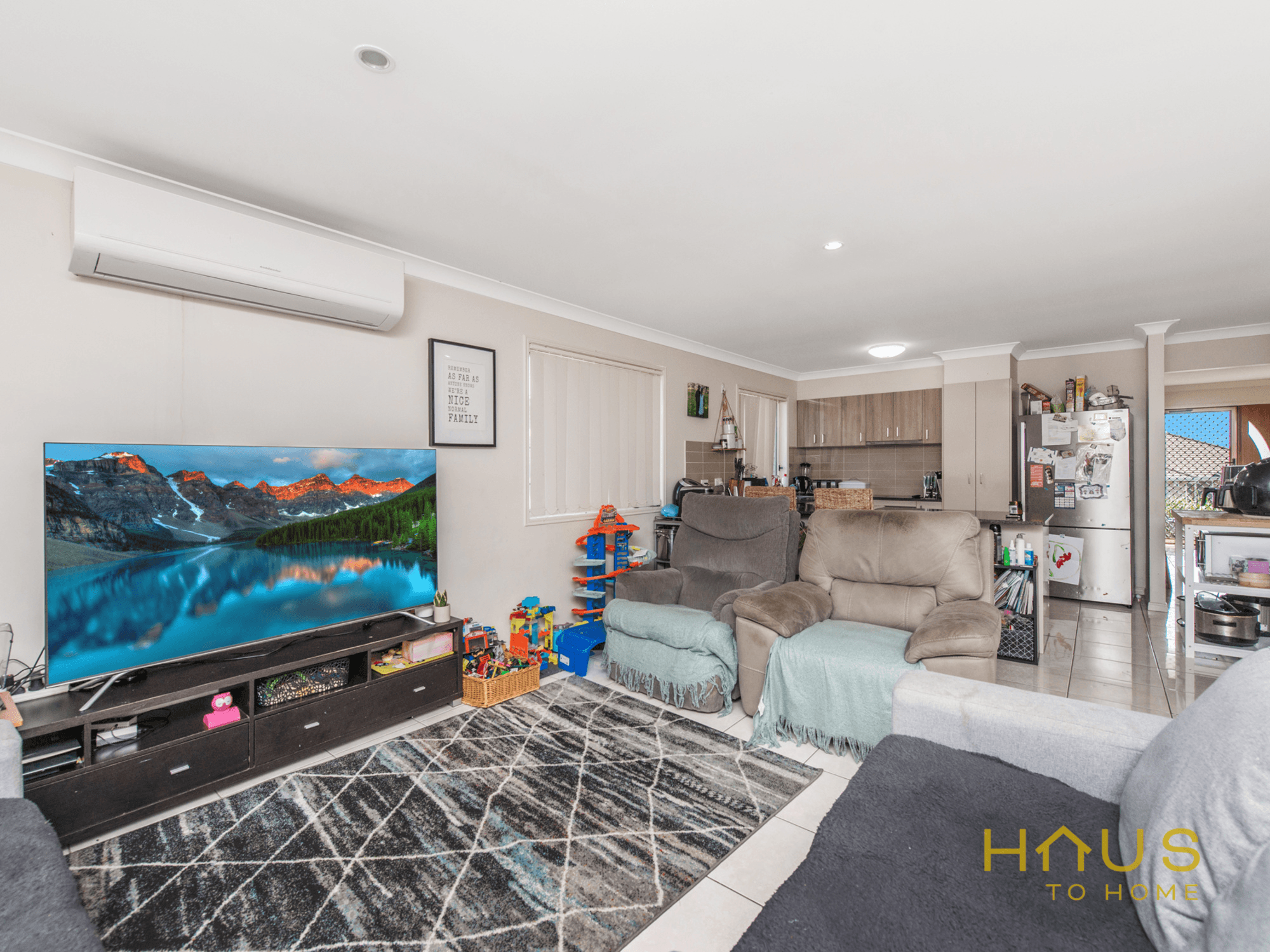 9 Phoebe Way, GLENEAGLE, QLD 4285