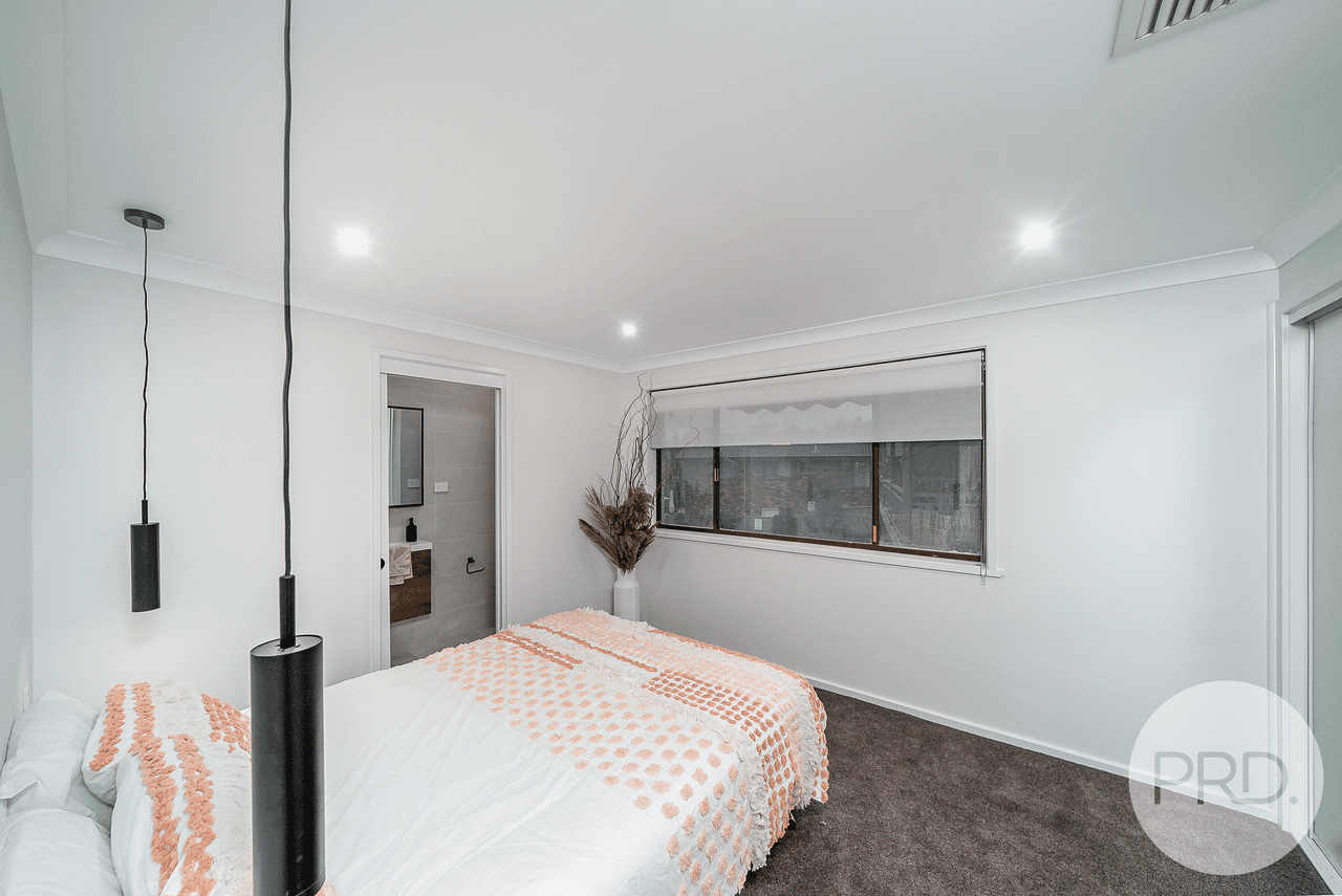 19 Churchill Avenue, KOORINGAL, NSW 2650