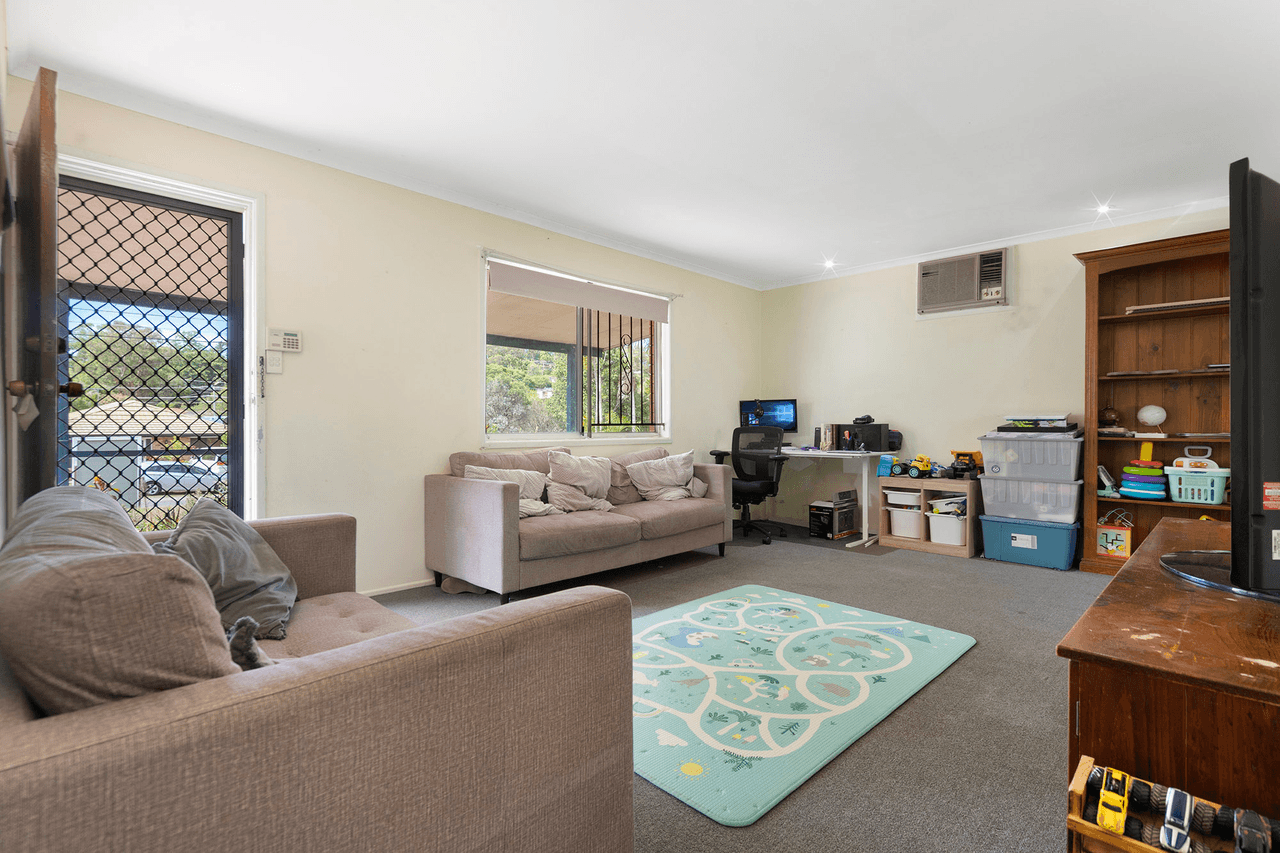 8 Gazania Street, KINGSTON, QLD 4114