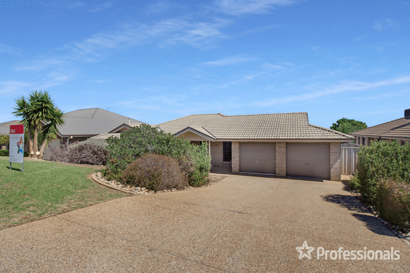 24 Kaloona Drive, Bourkelands, NSW 2650