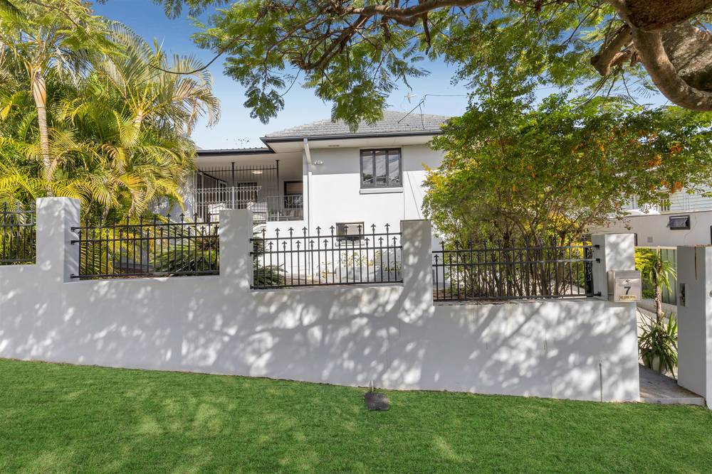 7 Rolle Street, HOLLAND PARK WEST, QLD 4121