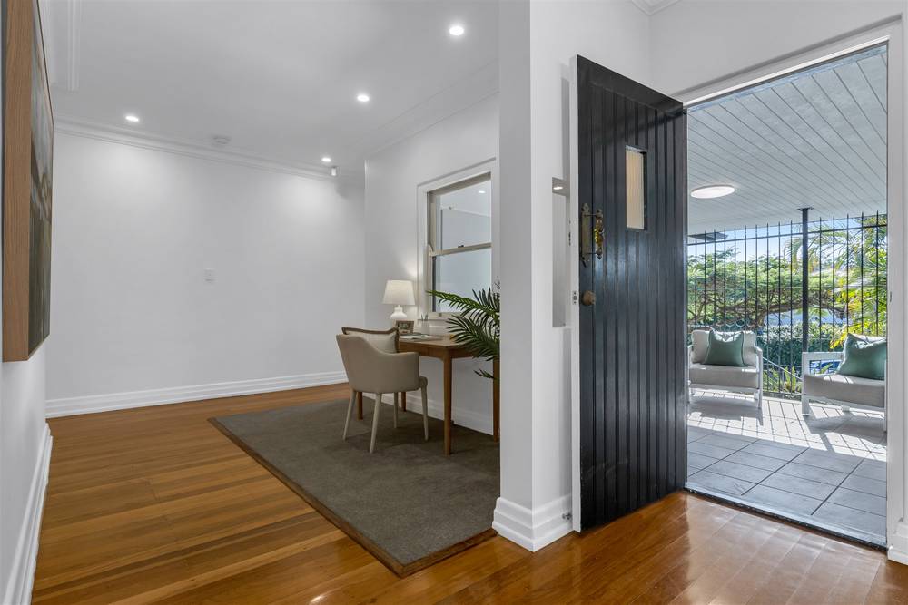 7 Rolle Street, HOLLAND PARK WEST, QLD 4121
