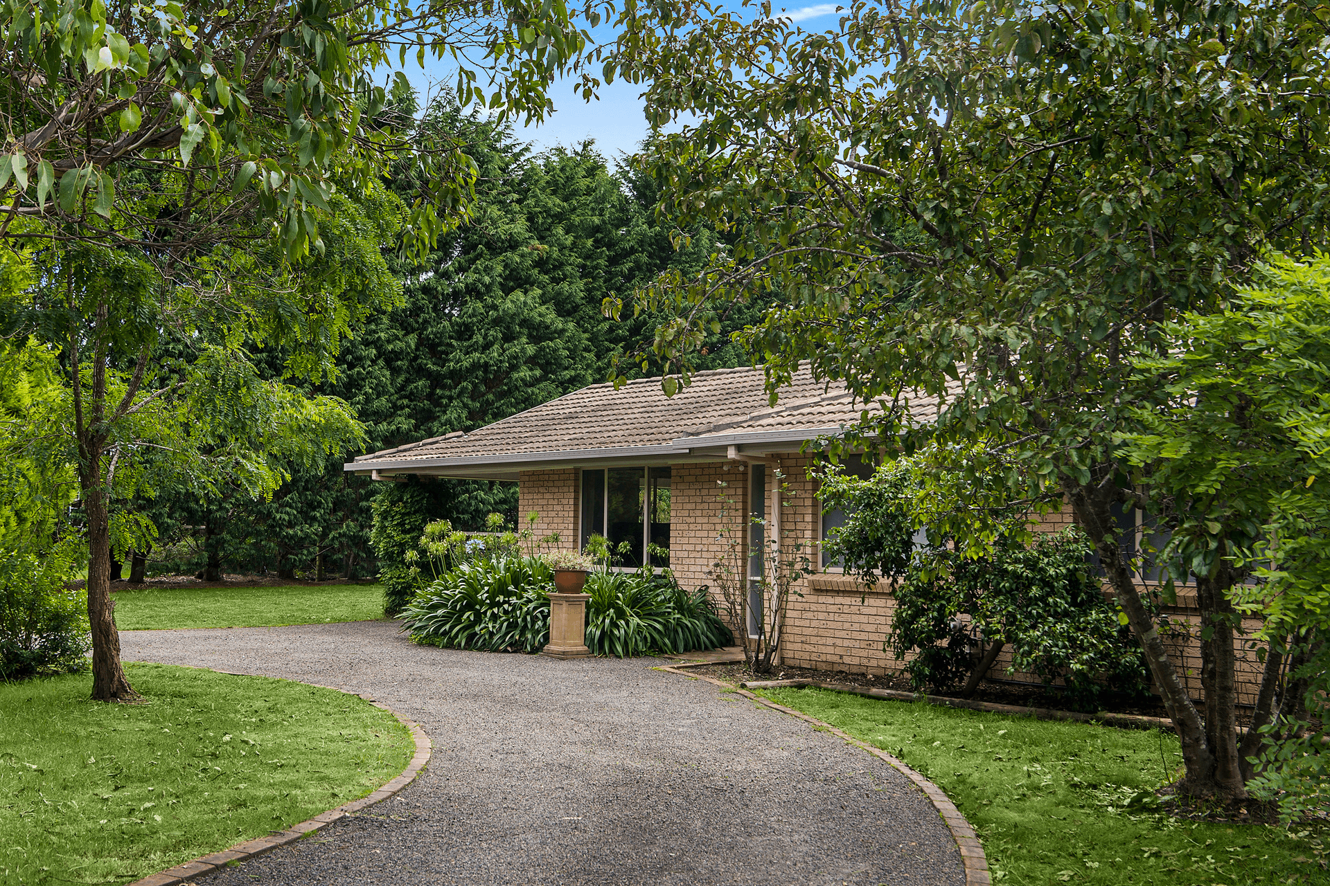 28 Farnborough Drive, Moss Vale, NSW 2577