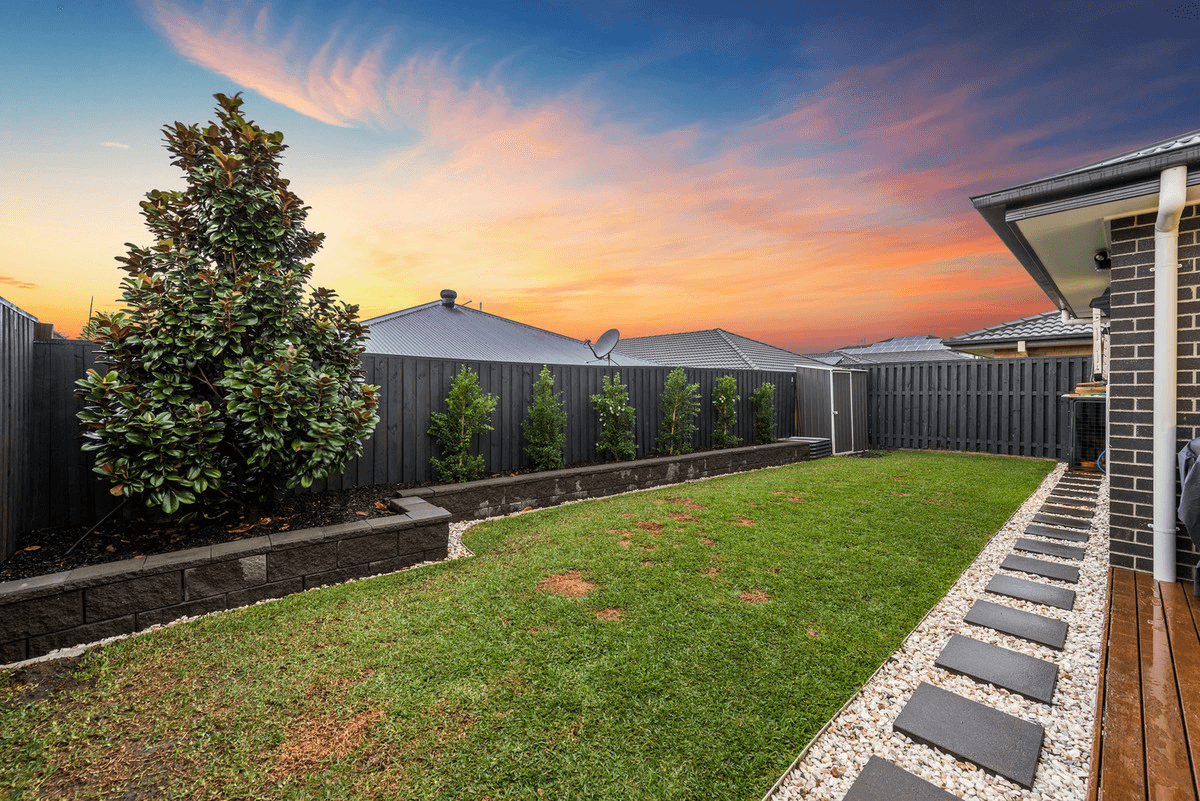 8 Lindeman Circuit, PIMPAMA, QLD 4209