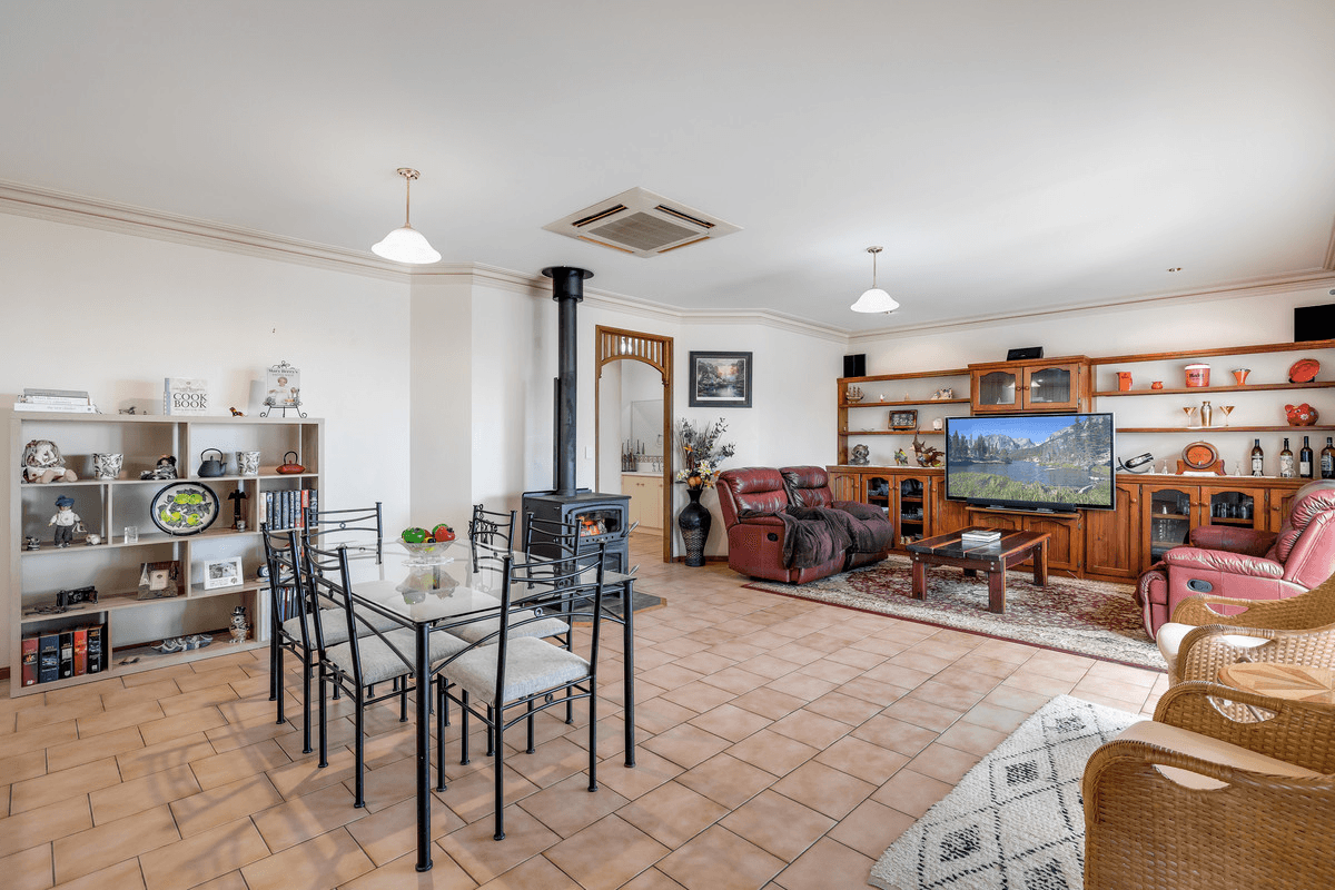 24-26 Stark Drive, Vale View, QLD 4352