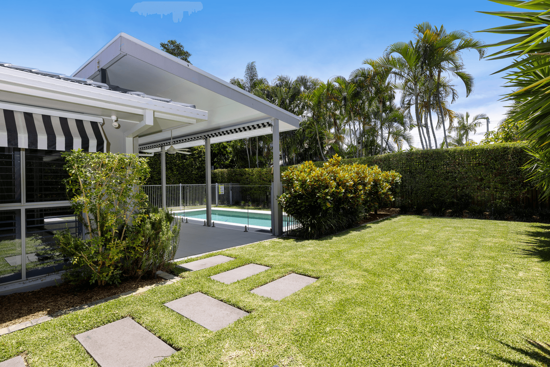 13 Kestrel Drive, Burleigh Waters, QLD 4220