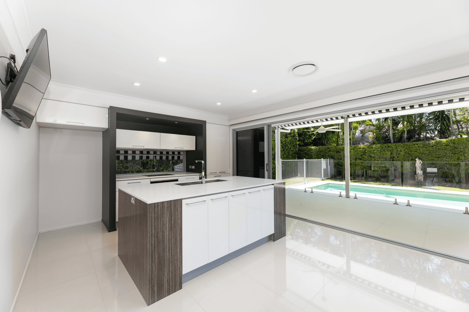 13 Kestrel Drive, Burleigh Waters, QLD 4220