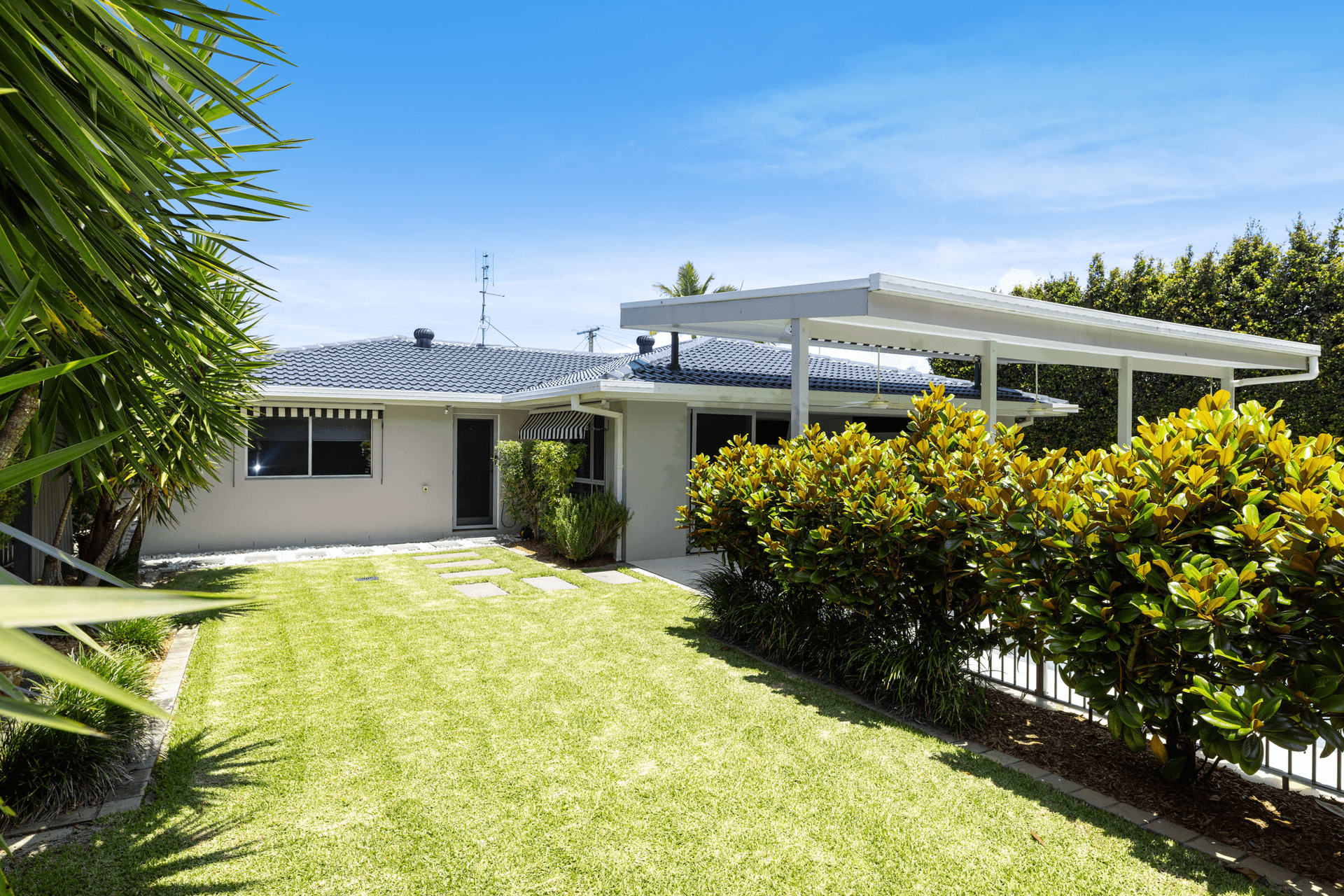 13 Kestrel Drive, Burleigh Waters, QLD 4220