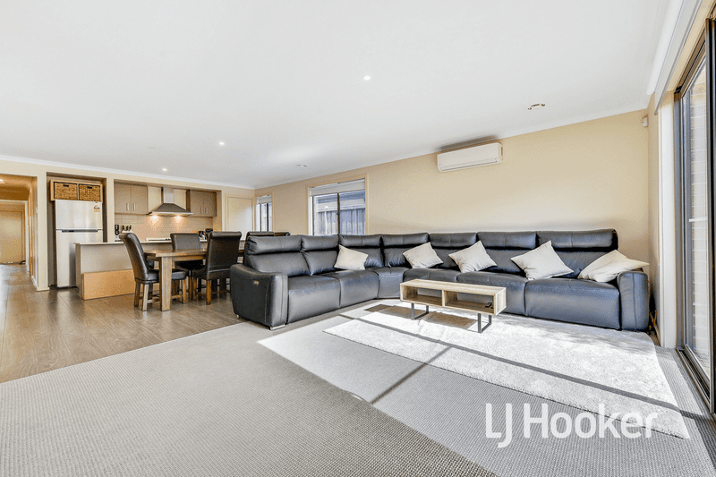 9 Deegan Way, CRANBOURNE EAST, VIC 3977