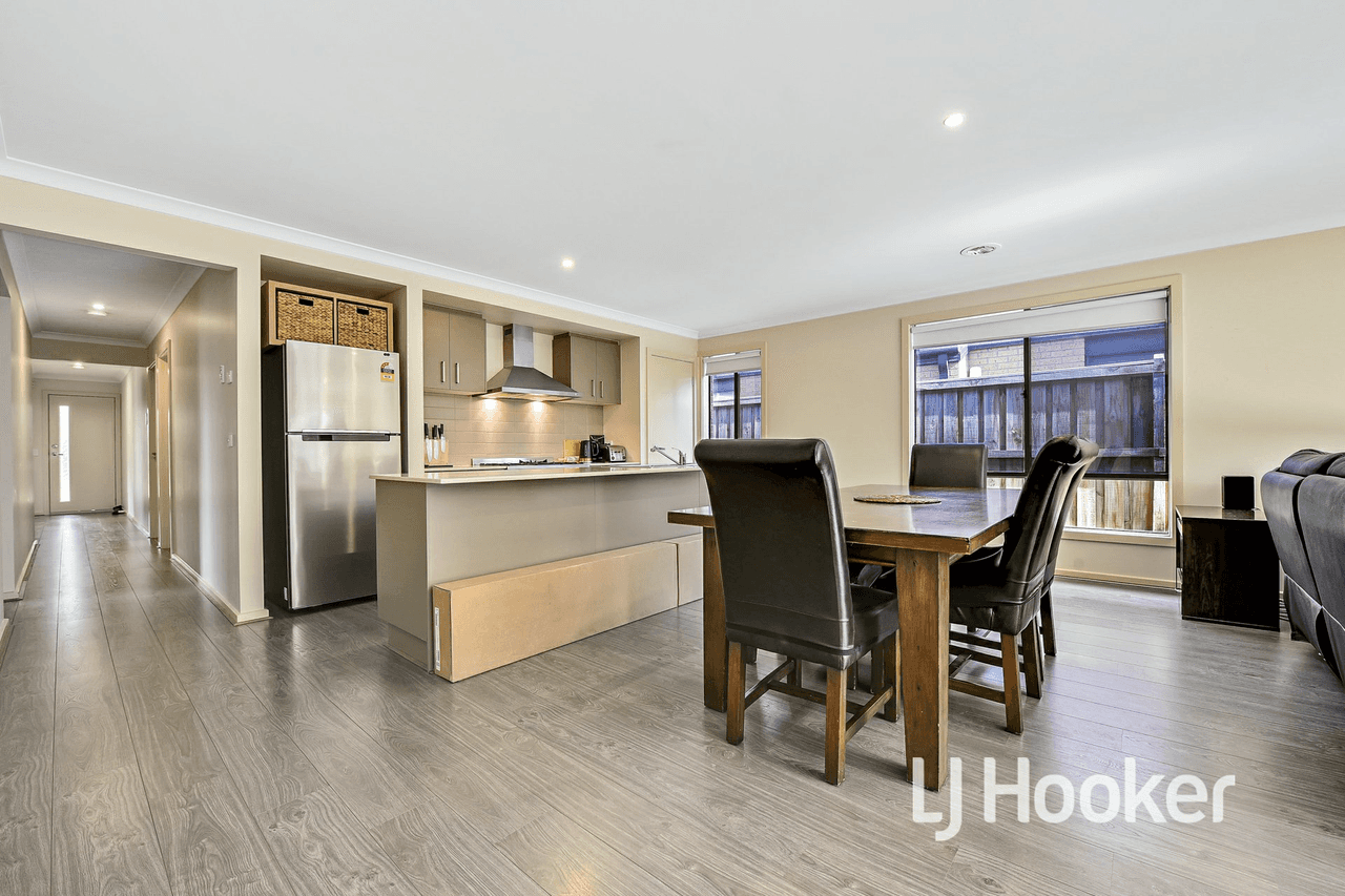 9 Deegan Way, CRANBOURNE EAST, VIC 3977