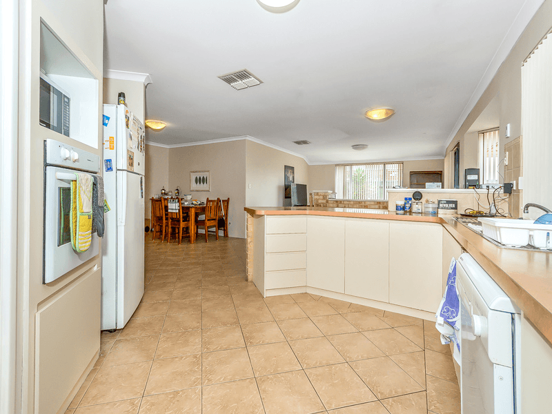 9 AUDLEY PLACE,, CANNING VALE, WA 6155