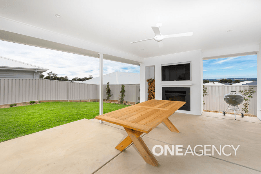 72 JUMBUCK DRIVE, GOBBAGOMBALIN, NSW 2650