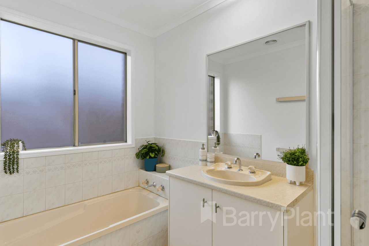 25 Mosman Close, Wantirna South, VIC 3152