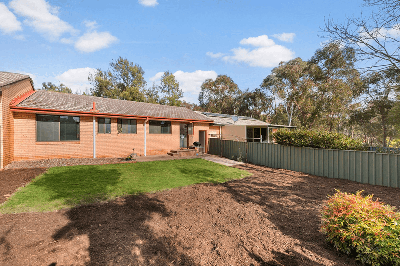 24 Macfarlan Place, LATHAM, ACT 2615